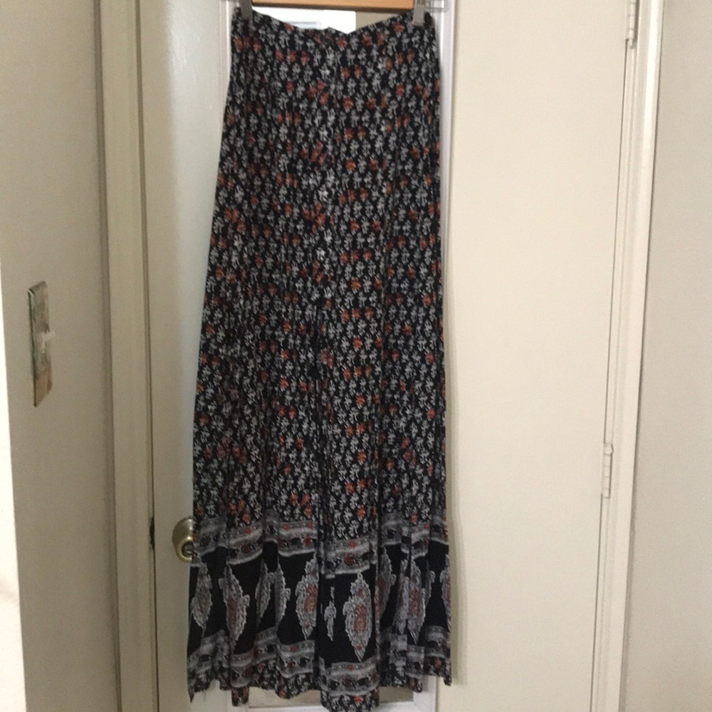 Reverse maxi skirt with slits NWOT